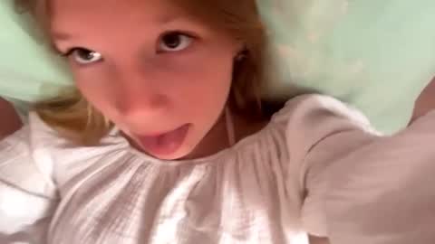 Snapshot of eugenakhouri chatting on September 12, 2025, 5:40 am Lana online show from September 12, 2025, 5:40 am