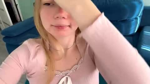 Snapshot of eugenakhouri chatting on September 26, 2025, 5:22 am Lana online show from September 26, 2025, 5:22 am