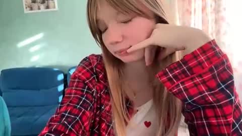 Snapshot of eugenakhouri chatting on October 6, 2025, 5:16 am Lana online show from October 6, 2025, 5:16 am