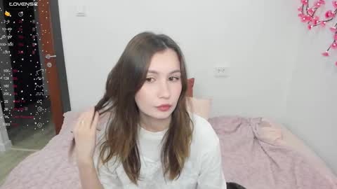 Veronica Tiia Lilith left to right online show from February 17, 2026, 10:27 pm