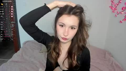 Veronica Tiia Lilith left to right online show from April 11, 2026, 9:41 pm