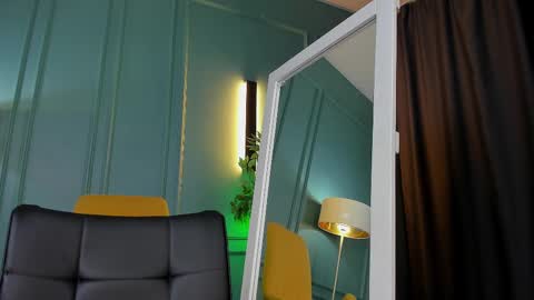 Eva online show from December 5, 2024, 3:39 pm