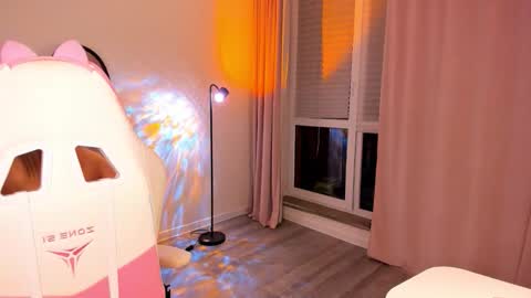 Eva Davis online show from March 16, 2026, 2:28 am