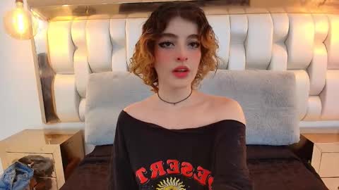 E V A online show from September 23, 2025, 7:50 pm