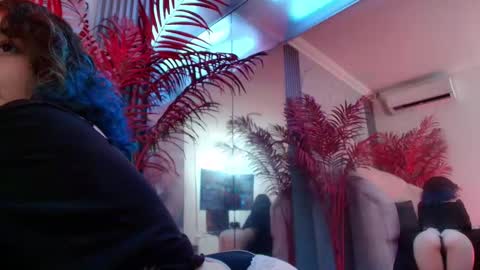 E V A online show from December 1, 2025, 8:03 pm