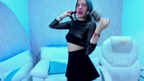 eva_hells online show from September 23, 2025, 8:01 pm