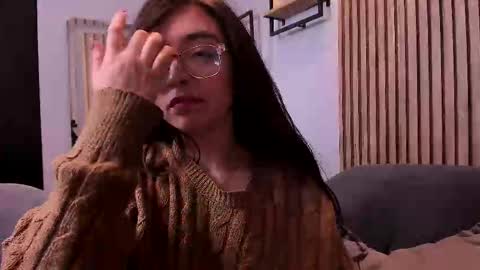 Angelinne online show from September 10, 2025, 1:55 pm