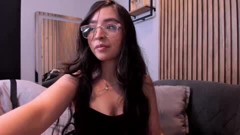 Angelinne online show from September 22, 2025, 1:35 pm