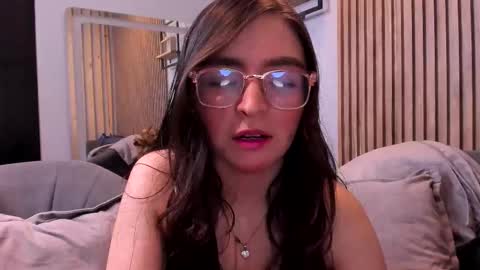 Angelinne online show from October 16, 2025, 3:40 am
