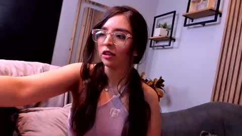 Snapshot of eva_macalliter chatting on October 29, 2025, 3:53 am Angelinne online show from October 29, 2025, 3:53 am