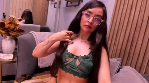 Snapshot of eva_macalliter chatting on November 20, 2025, 3:18 am Angelinne online show from November 20, 2025, 3:18 am