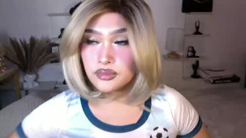 Queen Eva Mazikeen online show from December 16, 2025, 8:25 pm