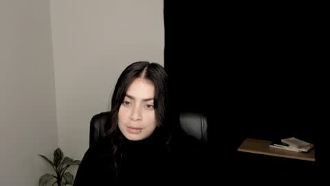 eva_monn online show from September 22, 2025, 11:18 pm