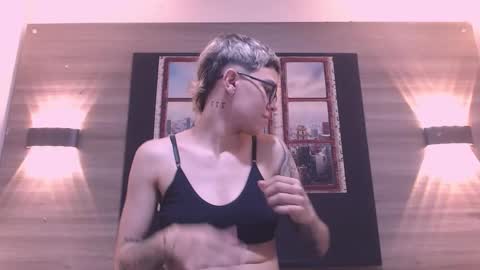 Eva cute online show from January 7, 2026, 7:05 pm