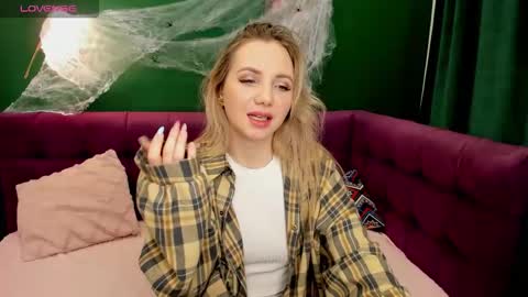 Snapshot of eva_moran chatting on October 24, 2025, 1:57 am Eva 3 online show from October 24, 2025, 1:57 am