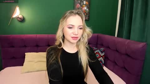 Snapshot of eva_moran chatting on November 7, 2025, 2:00 am Eva 3 online show from November 7, 2025, 2:00 am