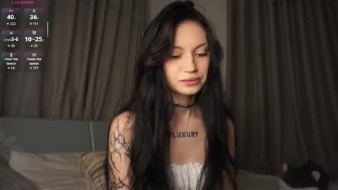 Eva online show from November 1, 2025, 4:42 pm