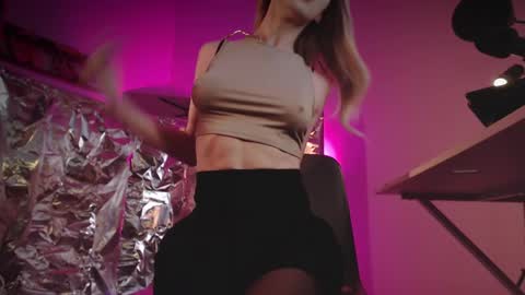 Eva online show from February 14, 2025, 7:12 pm