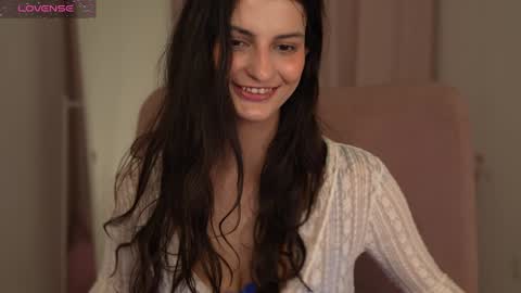 EVA  online show from January 25, 2025, 4:03 pm