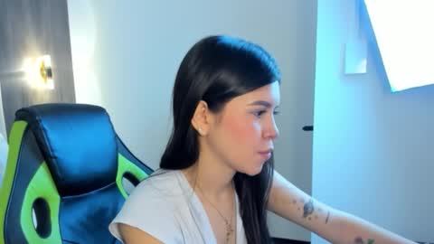 Snapshot of eva_swan_ chatting on February 23, 2026, 12:13 pm E V A online show from February 23, 2026, 12:13 pm