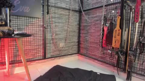 EVA INDEPENDENT MODEL online show from April 4, 2026, 12:42 am