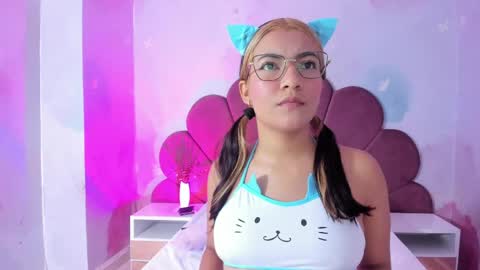 Snapshot of evaa_honey chatting on May 1, 2026, 10:42 am evaa_honey online show from May 1, 2026, 10:42 am