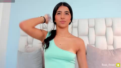 Snapshot of evaa_rose_ chatting on November 14, 2025, 9:02 pm Eva online show from November 14, 2025, 9:02 pm