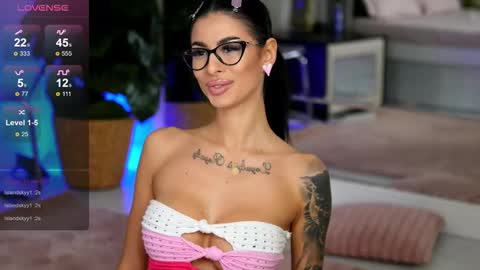 Eva  online show from November 5, 2025, 5:40 am