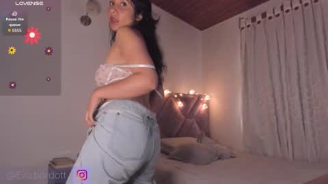 Snapshot of evabardot chatting on November 11, 2025, 2:06 pm Eva Bardot online show from November 11, 2025, 2:06 pm