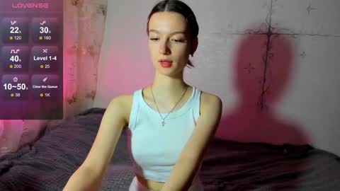 Snapshot of evablssm chatting on December 17, 2025, 4:24 pm Hi Im Eva - welcome to my room online show from December 17, 2025, 4:24 pm