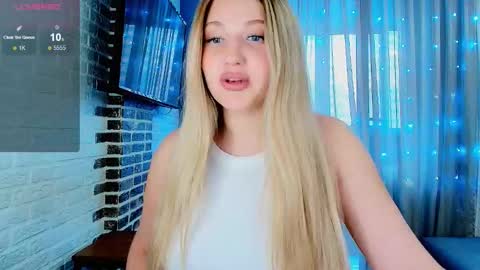 Eva  online show from October 19, 2025, 9:43 am