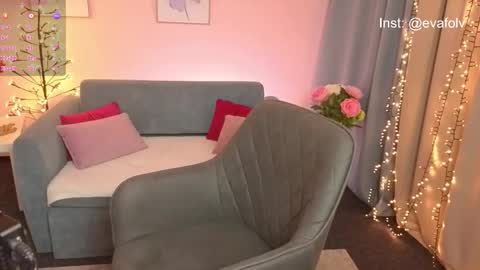 Snapshot of evafolverr chatting on December 14, 2025, 7:14 am Eva online show from December 14, 2025, 7:14 am