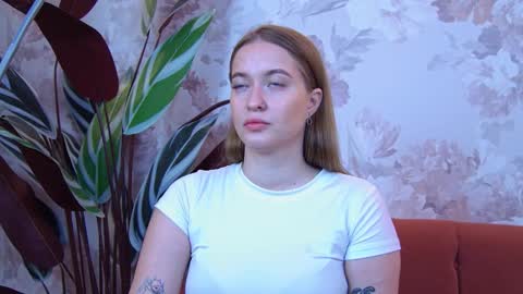 evahariss1 online show from September 29, 2025, 6:07 am