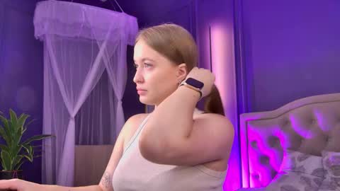 evahariss1 online show from October 1, 2025, 9:04 am