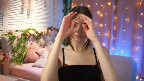 Eva online show from March 6, 2025, 12:52 pm