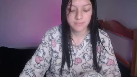 eva  online show from November 25, 2025, 3:06 am