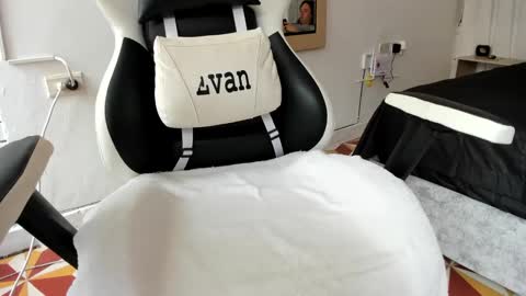 Evan online show from March 8, 2025, 3:35 pm