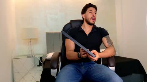 E V A N S online show from February 25, 2026, 11:47 pm