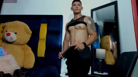   online show from October 22, 2025, 4:35 am