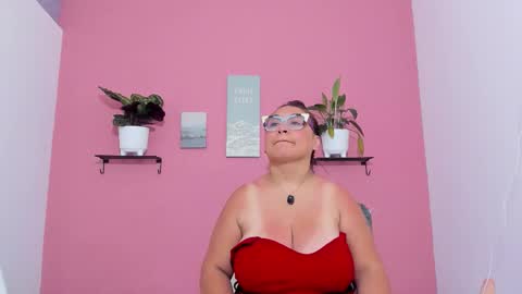 evapalmer_1 online show from September 30, 2025, 8:52 am