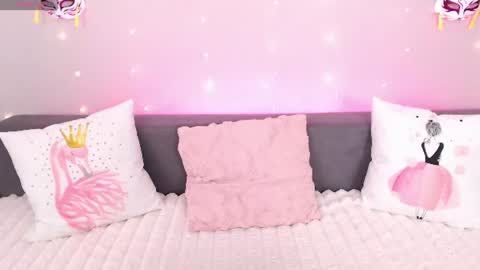 Snapshot of evarey_ chatting on June 16, 2026, 6:05 am Adelina online show from June 16, 2026, 6:05 am