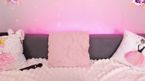 Snapshot of evarey_ chatting on June 18, 2026, 9:14 am Adelina online show from June 18, 2026, 9:14 am