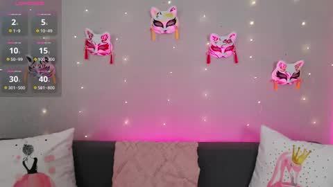 Snapshot of evarey_ chatting on June 22, 2026, 4:31 am Adelina online show from June 22, 2026, 4:31 am