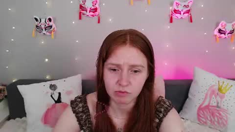 Snapshot of evarey_ chatting on June 25, 2026, 5:12 am Adelina online show from June 25, 2026, 5:12 am