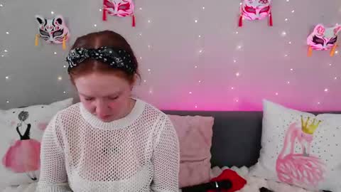 Snapshot of evarey_ chatting on June 27, 2026, 5:01 am Adelina online show from June 27, 2026, 5:01 am