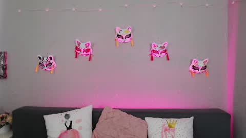 Snapshot of evarey_ chatting on July 1, 2026, 4:03 am Adelina online show from July 1, 2026, 4:03 am