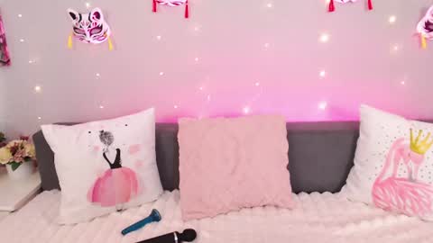 Snapshot of evarey_ chatting on July 2, 2026, 3:45 am Adelina online show from July 2, 2026, 3:45 am