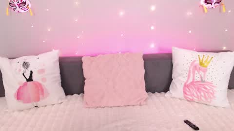 Snapshot of evarey_ chatting on July 7, 2026, 4:15 am Adelina online show from July 7, 2026, 4:15 am