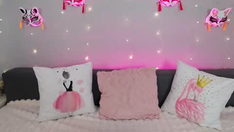 Snapshot of evarey_ chatting on July 20, 2026, 3:54 am Adelina online show from July 20, 2026, 3:54 am