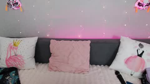 Snapshot of evarey_ chatting on July 24, 2026, 4:43 am Adelina online show from July 24, 2026, 4:43 am